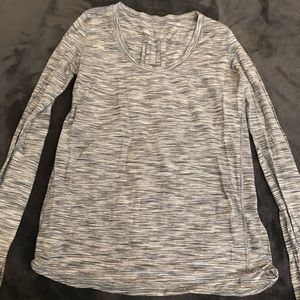 Long sleeve lululemon top Size 6